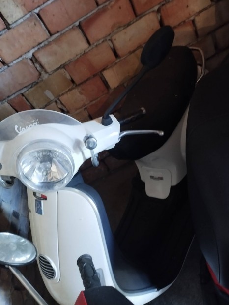 Vespa lx 50 eladó.. újszerű állapotban