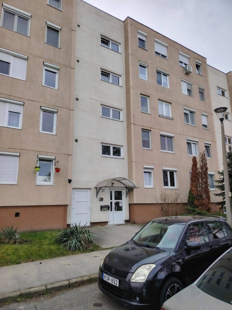 Veszpr�m Haszkov� �ti egy szob�s 1. emeleti lak�s b�rbead�