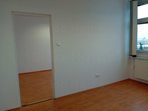Veszprm belvrosban 62m2-es 3 szobs iroda helysg elad.