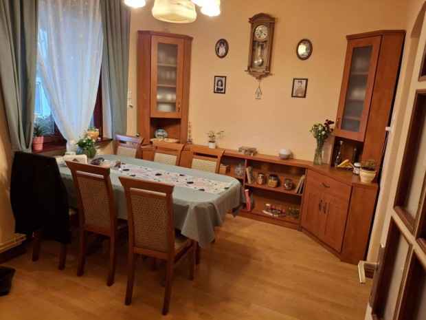 Veszprém belvárosában eladó egy kétgenerációs családi ház