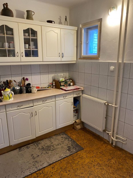 Veszprém csendes, nyugodt részén eladó egy 103 négyzetméteres sorház,