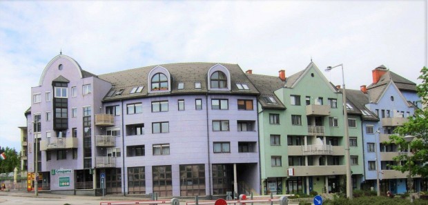 Veszpr�m k�zpontj�ban panor�m�s t�gas lak�s kiad� parkol�hellyel