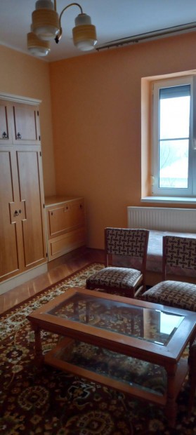 Veszprem k�zpontj�ban t�glalak�s elad�