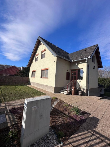 Veszprémbe -Jeruzsálemhegy , 250 m2-es családiház eladó