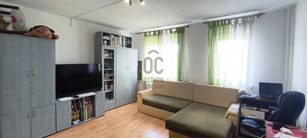 Veszpr�mben 52 nm-es t�rsash�zi lak�s elad�.