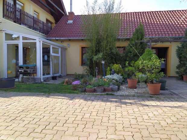 Veszprémben a Dózsaváros csendes, nyugodt részén, családi ház eladó