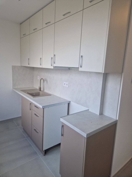 Veszpr�mben a Halle utc�ban gy�ny�r� frissen fel�j�tott lak�s elad�