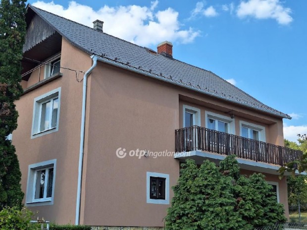 Veszpr�mfajszi 188 nm-es h�z elad�