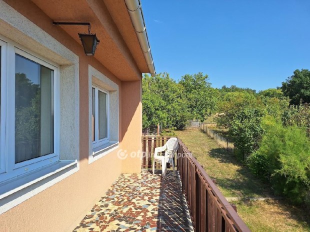 Veszpr�mfajszi 188 nm-es h�z elad�