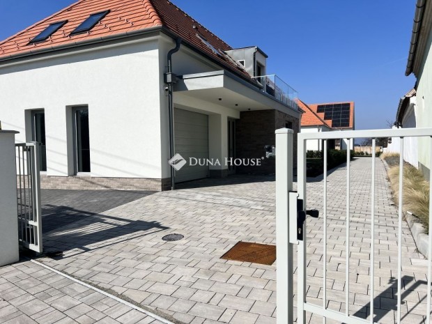 Veszpr�mi 164 nm-es h�z elad�