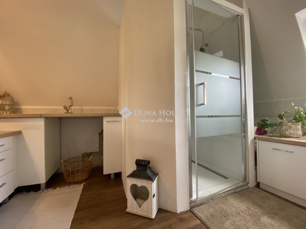 Veszpr�mi 180 nm-es h�z elad�