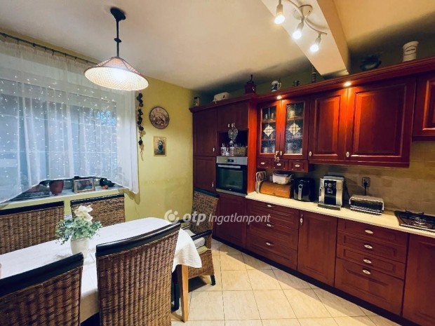 Veszpr�mi 210 nm-es h�z elad�