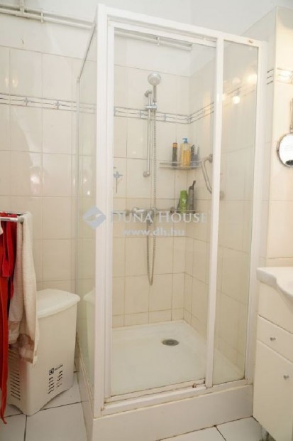 Veszpr�mi 250 nm-es h�z elad�