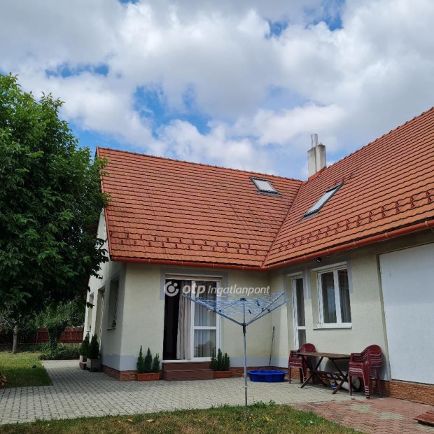 Veszpr�mi 295 nm-es h�z elad�