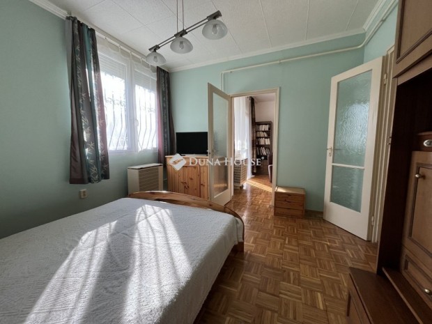 Veszpr�mi 53 nm-es lak�s elad�