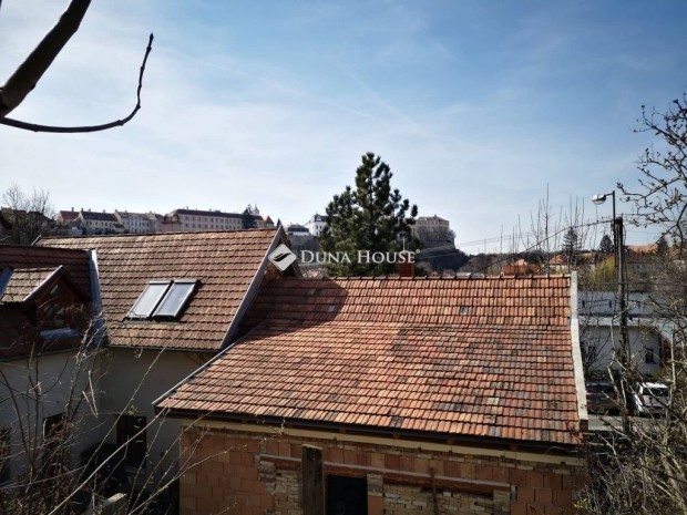 Veszpr�mi 68 nm-es h�z elad�