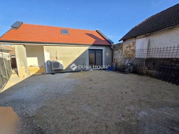 Veszpr�mi 70 nm-es h�z elad�