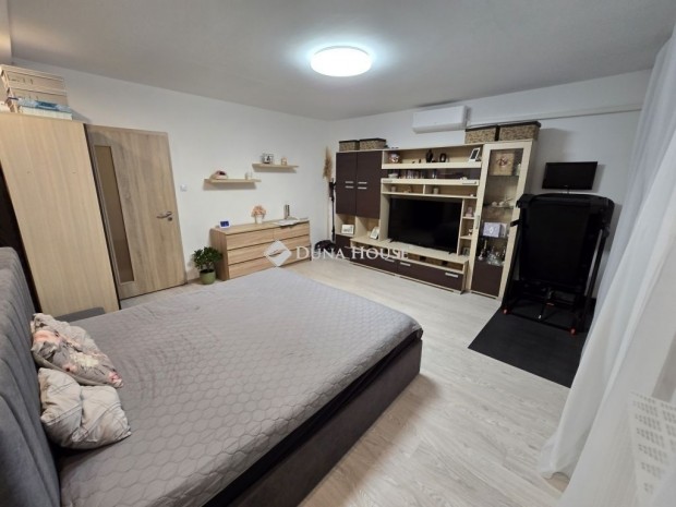 Veszpr�mi 70 nm-es lak�s elad�