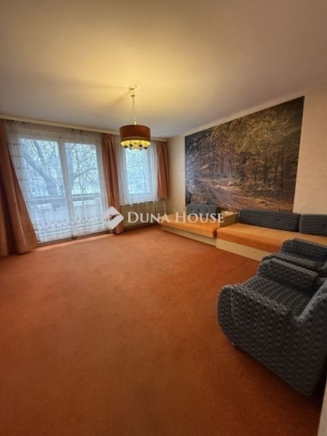 Veszpr�mi 80 nm-es lak�s elad�