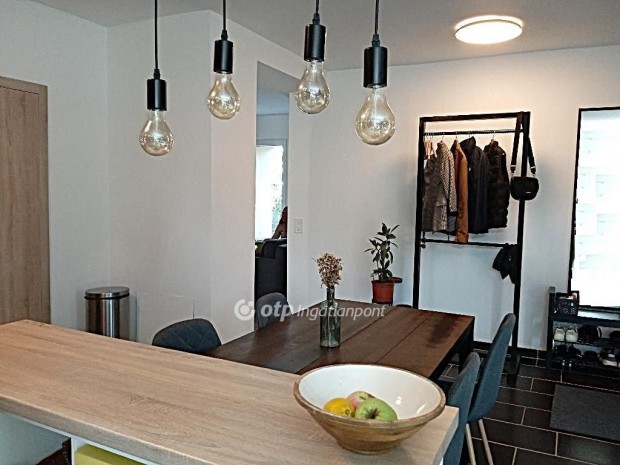 Veszpr�mi 91 nm-es lak�s elad�