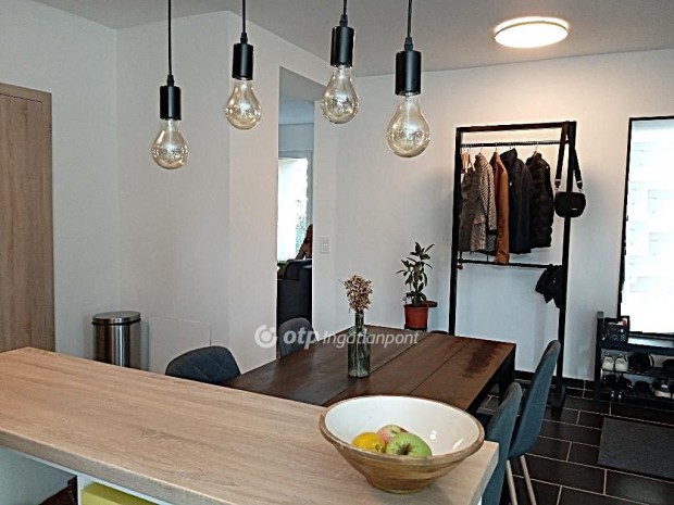 Veszpr�mi 91 nm-es lak�s elad�