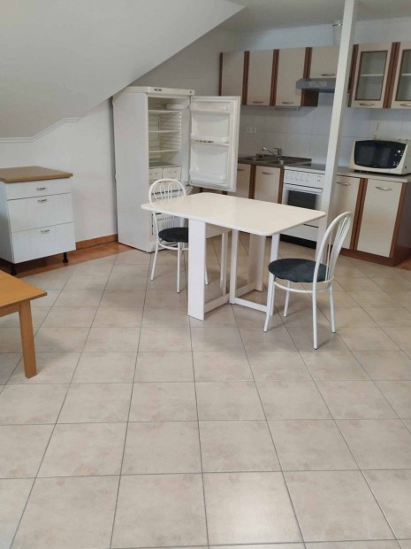 Veszpr�mi "szerelemsziget" k�zep�n kiad� alb�rlet