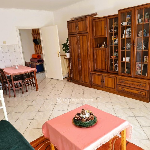 Veszpr�mi elad� 295 nm-es h�z