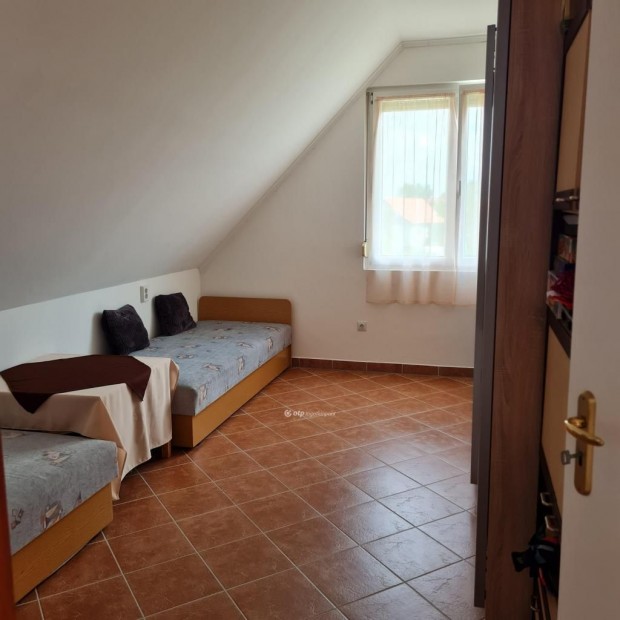 Veszpr�mi elad� 295 nm-es h�z