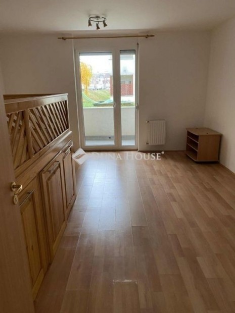 Veszpr�mi elad� 39 nm-es lak�s