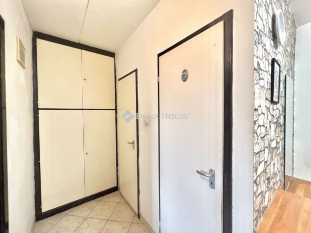 Veszpr�mi elad� 52 nm-es lak�s