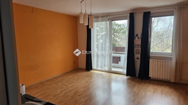 Veszpr�mi elad� 52 nm-es lak�s