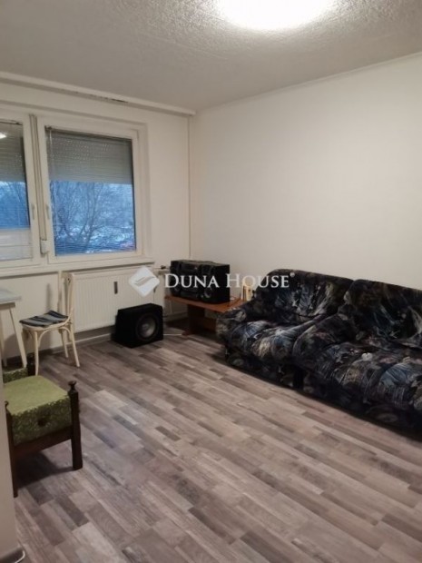 Veszpr�mi elad� 67 nm-es lak�s