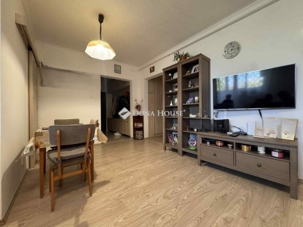 Veszpr�mi elad� 68 nm-es lak�s