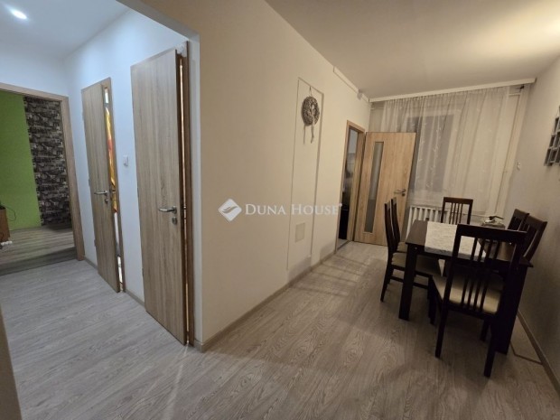 Veszpr�mi elad� 70 nm-es lak�s