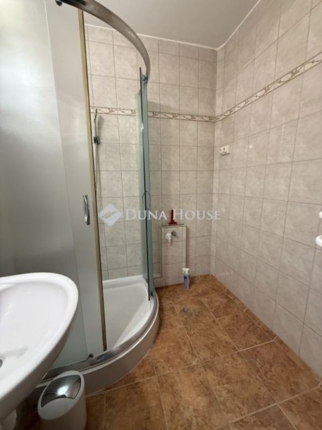 Veszpr�mi elad� 80 nm-es lak�s