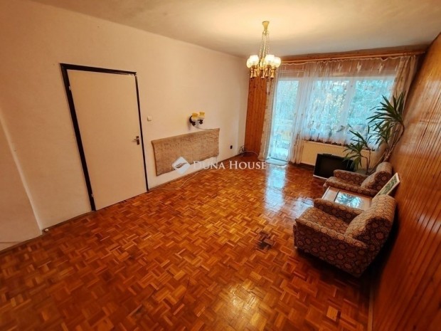 Veszpr�mi elad� 80 nm-es lak�s