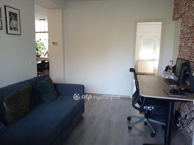 Veszpr�mi elad� 91 nm-es lak�s