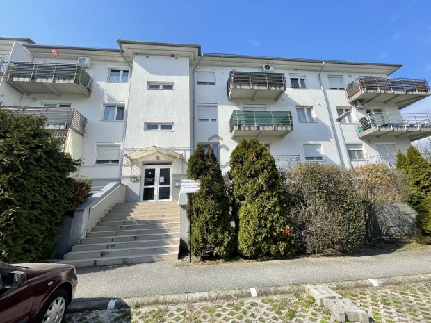 Veszpr�mi elad� t�gla t�rsash�zi lak�s