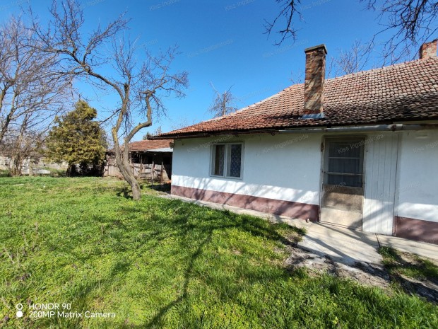 V�szt� - J�l megk�zel�thet� k�zm�ves TANYA elad�