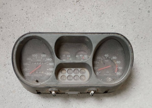 Veterán Alfa Romeo 33 kilóméteróra, sebességmérő, műszeregység