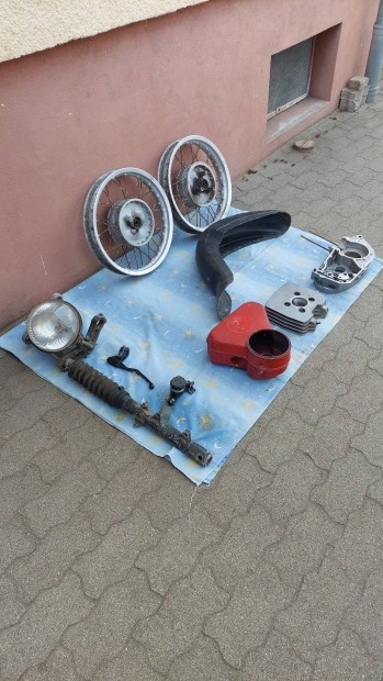 Veter�n MZ alkatr�szek elad�k 