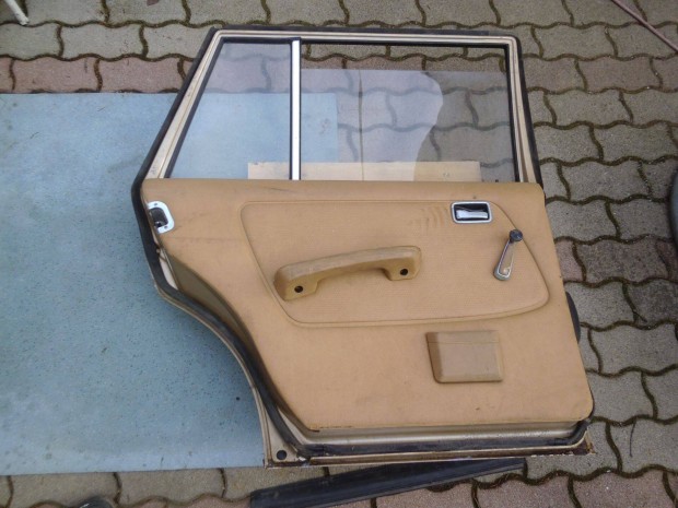 Veterán Mercedes 123 kombi hátsó oldal ajtók párban
