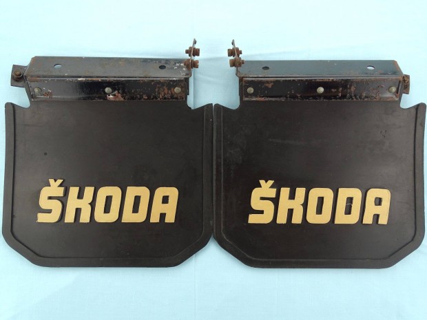 Veterán Skoda 100 S100 110R gyári új sárfogó gumi pár