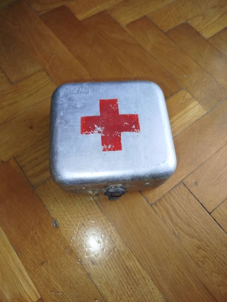 Veterán , régi kis méretű alumínium mentődoboz elsősegély doboz