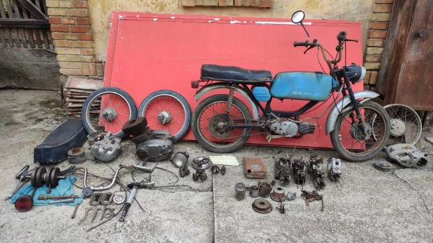 Vetern jrm alkatrszek eladk egytt 