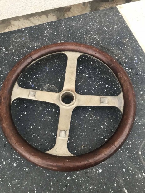 Veter�n korm�ny elad�