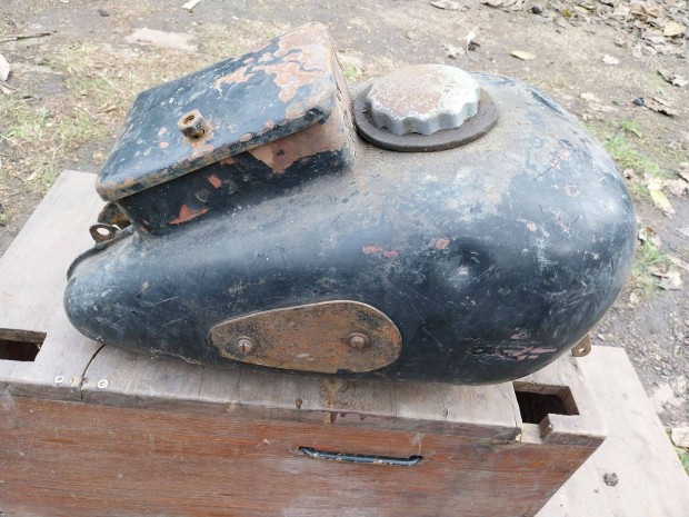 Vetern motor Csepel D-Csepel 125 tank tartly