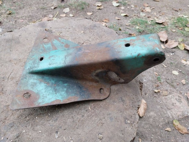 Veterán motor IZS 56 első ülés tartó IZS 350