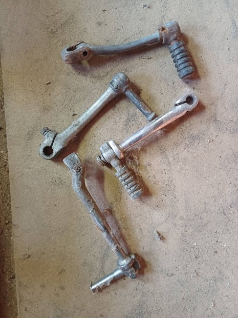 Veterán motor berugókar.