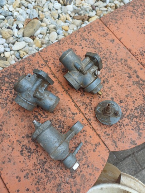 Vetern motor karburtor.